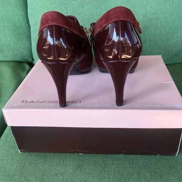 Bandolino women’s suede/leather booties - Picture 3 of 5